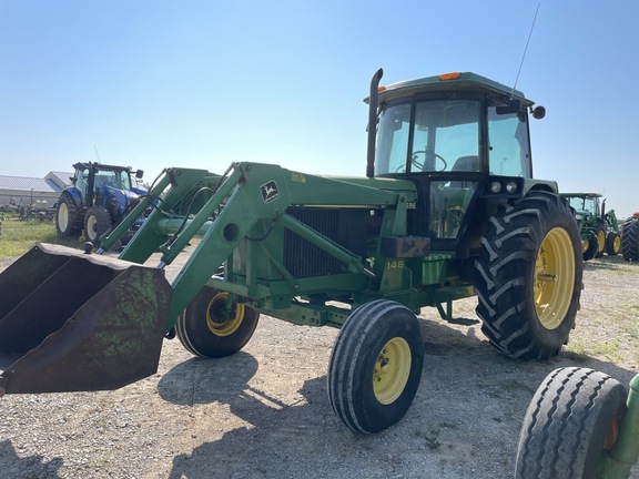 John Deere 3055 Image 3