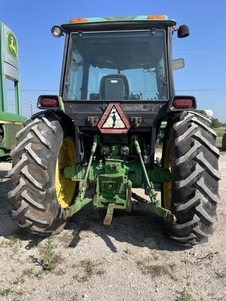 John Deere 3055 Image 7