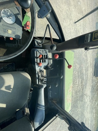 John Deere 3055 Image 10