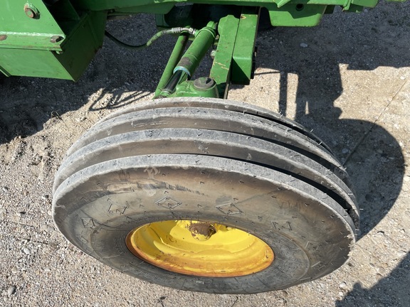 John Deere 3055 Image 4