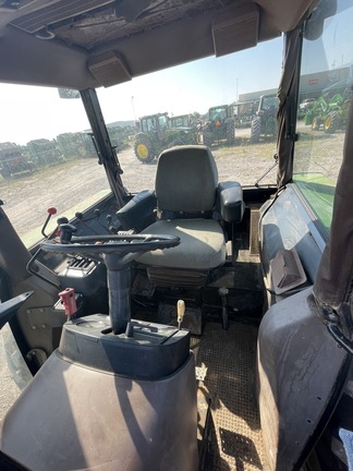 John Deere 3055 Image 9
