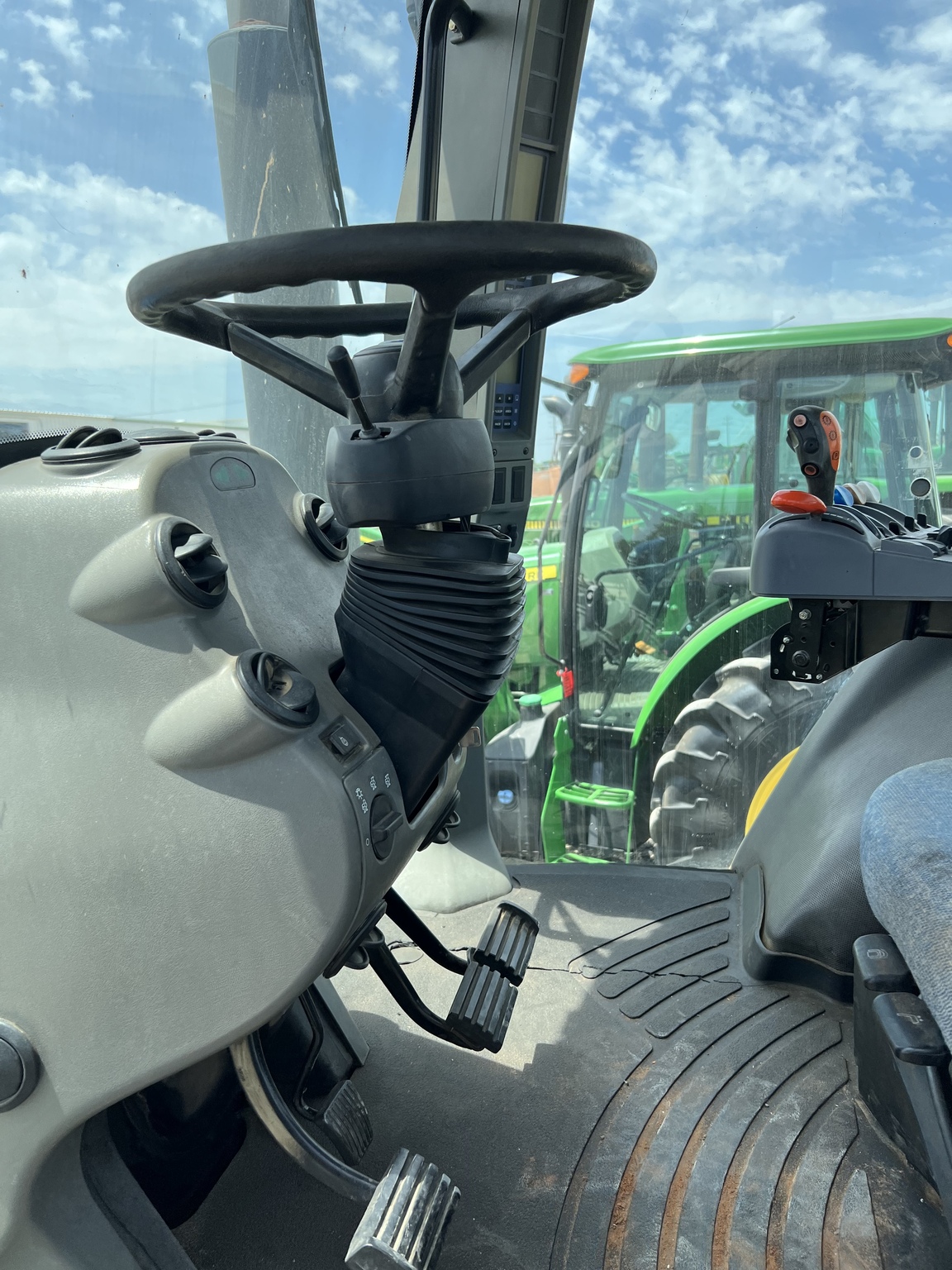 New Holland TG285 Image 6