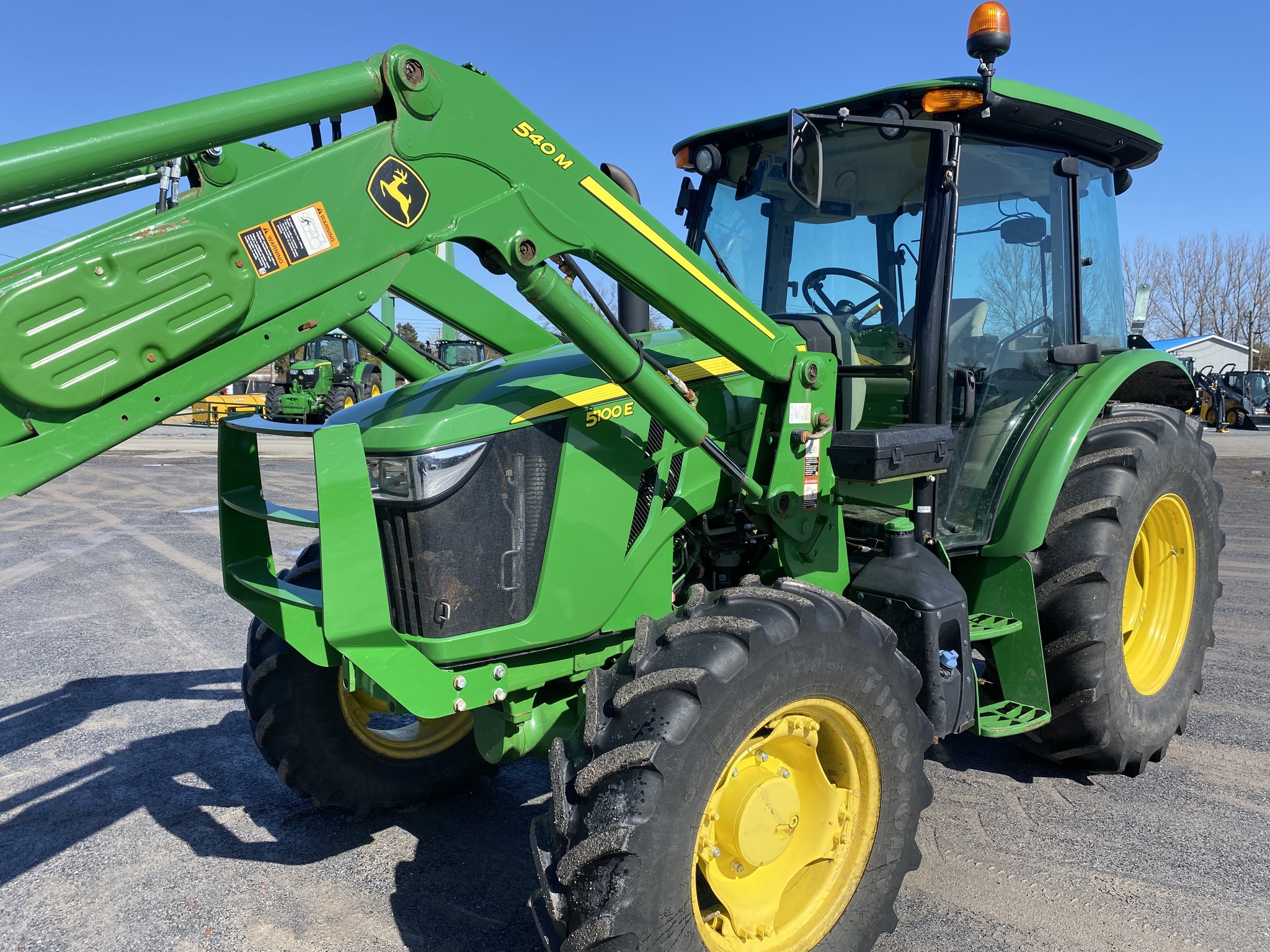 2021 John Deere 5100E Image 8