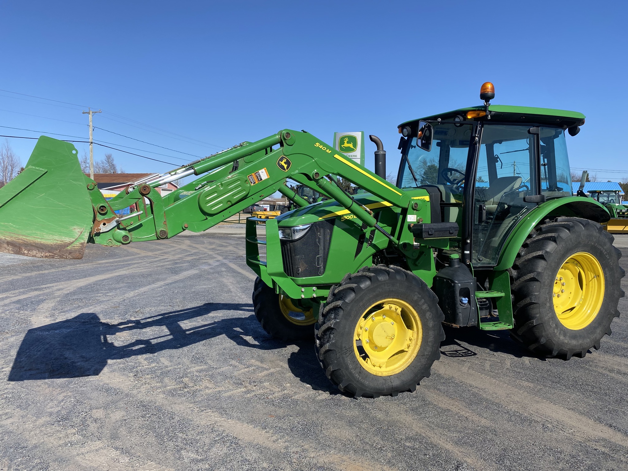 2021 John Deere 5100E Image 1