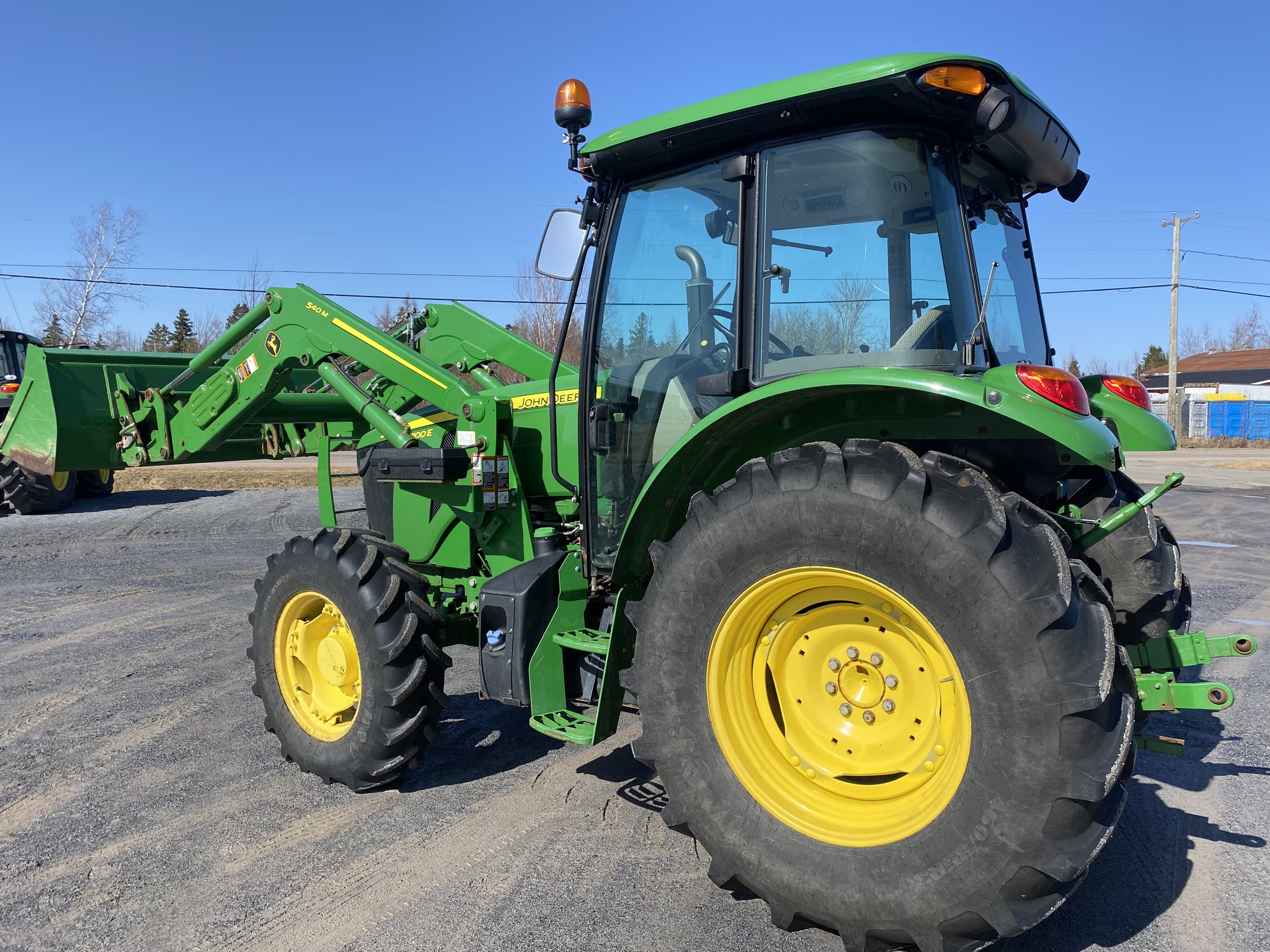 2021 John Deere 5100E Image 2