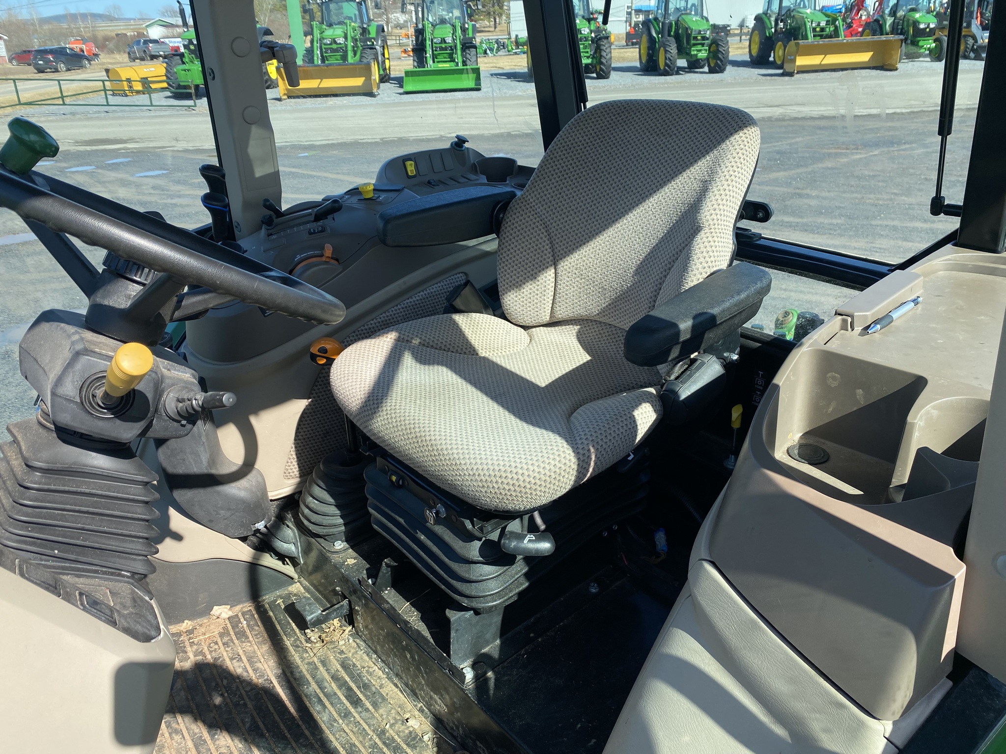 2021 John Deere 5100E Image 17