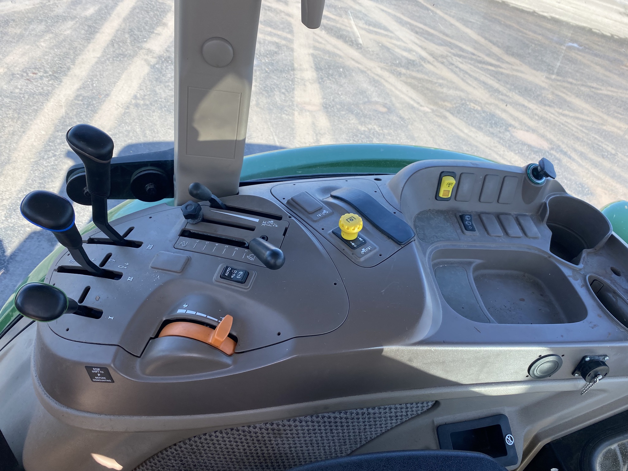 2021 John Deere 5100E Image 15