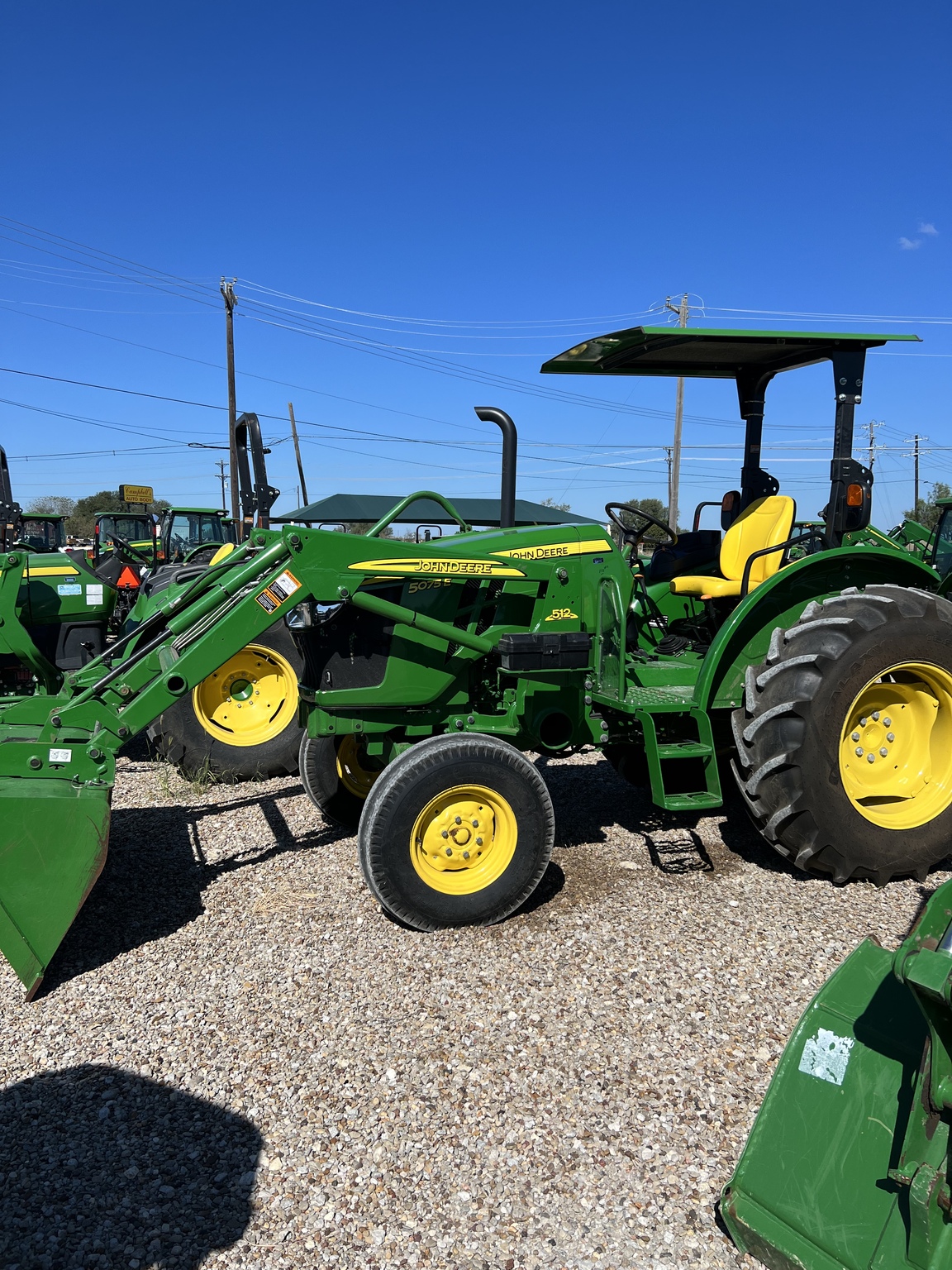 2018 John Deere 5075E Image 1