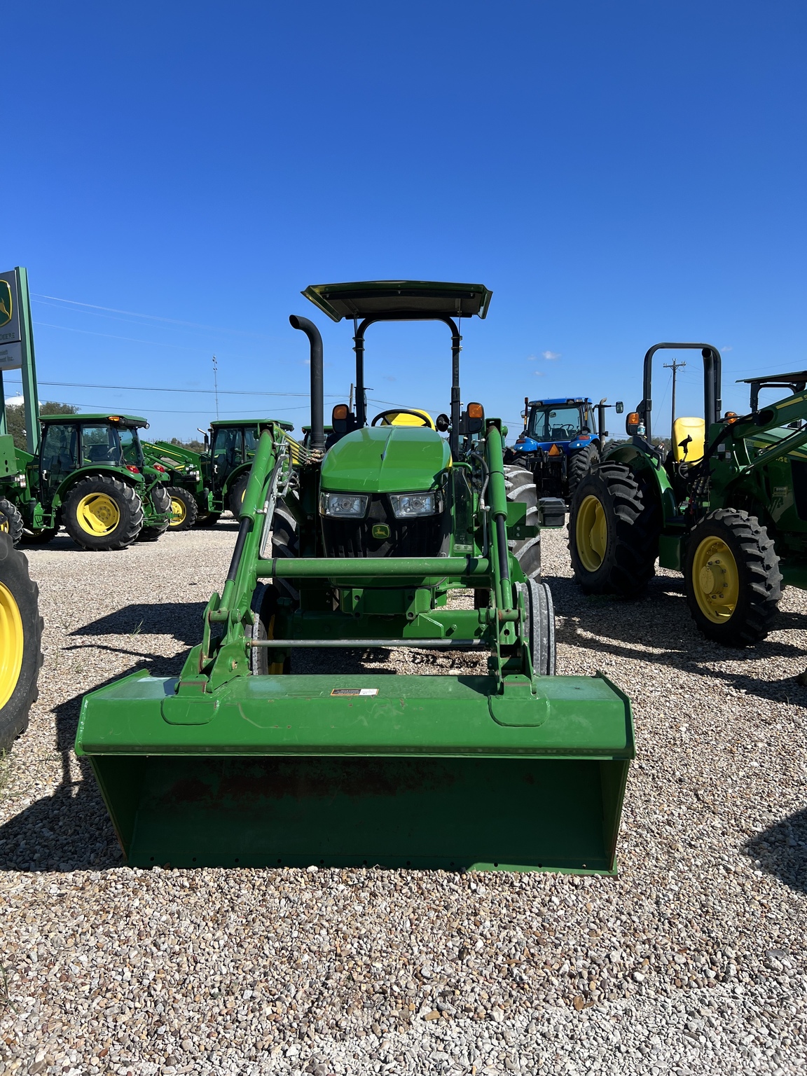 2018 John Deere 5075E Image 2