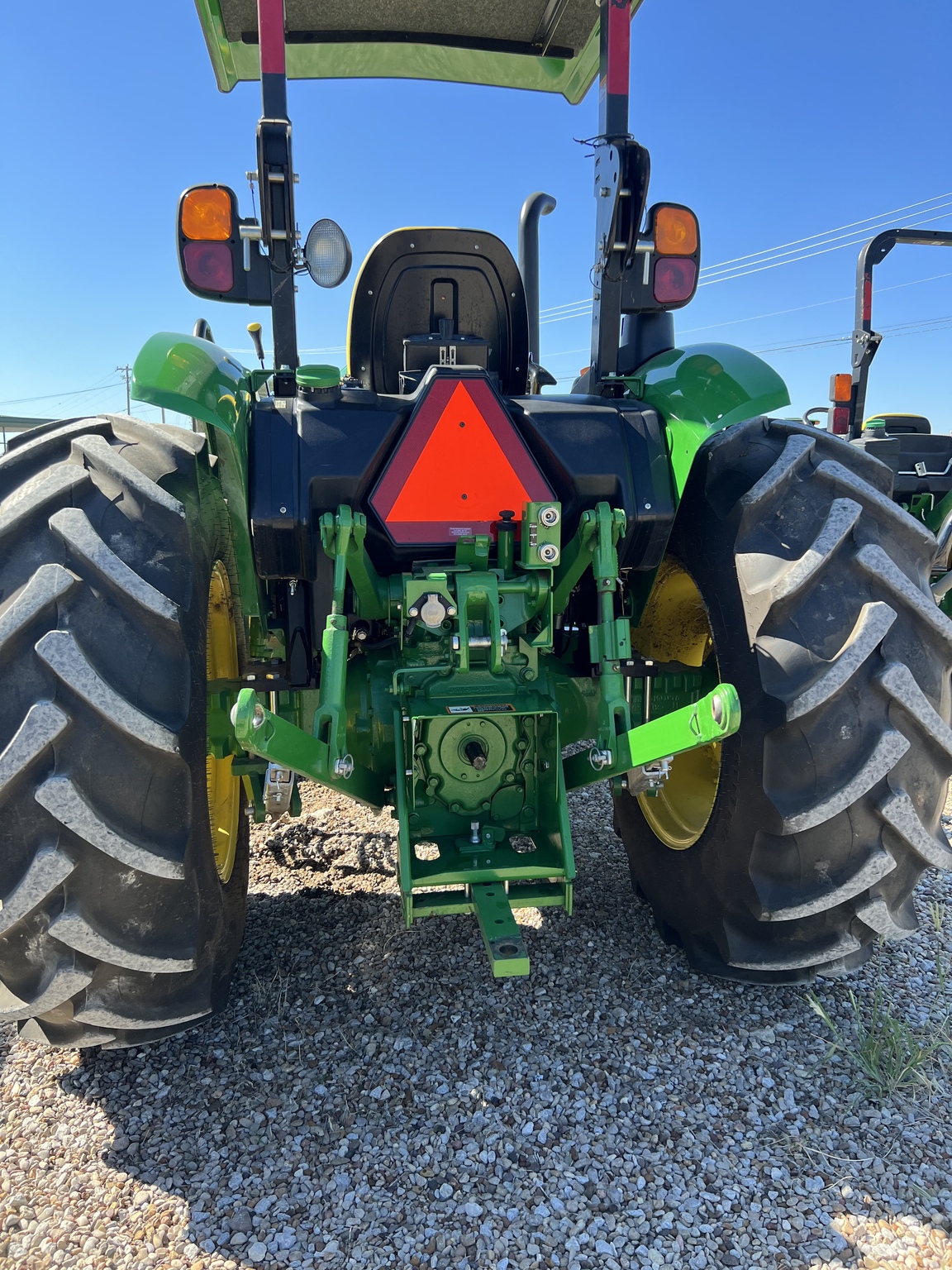 2018 John Deere 5075E Image 6