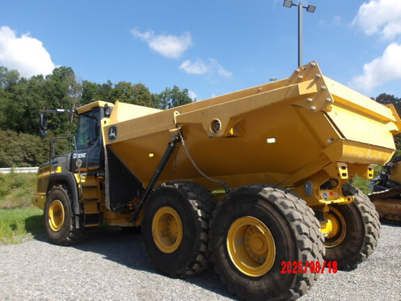 2023 John Deere 260 P