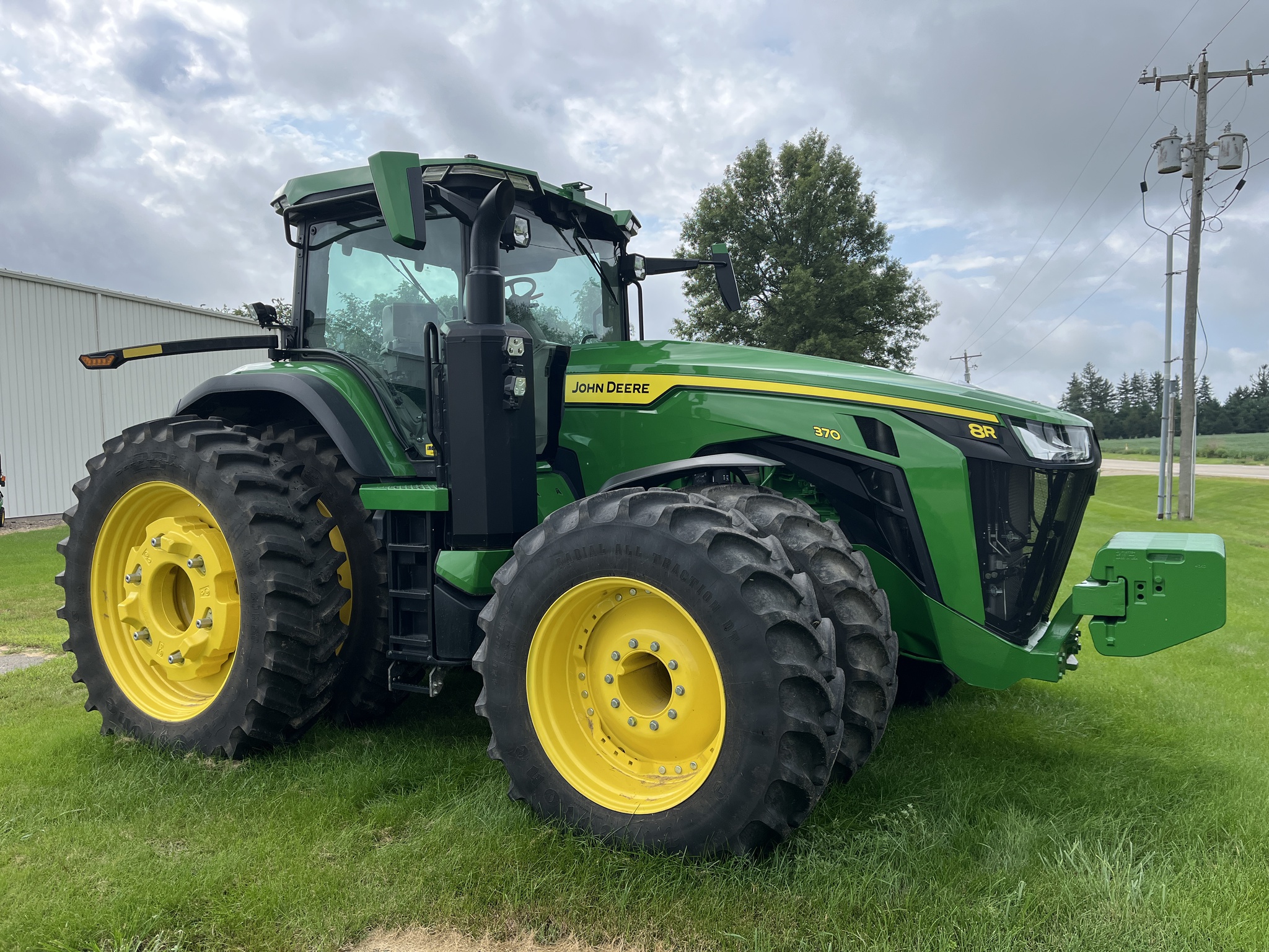  2023 John Deere 8R 370 at Heritage Tractor in Kewanee, IL