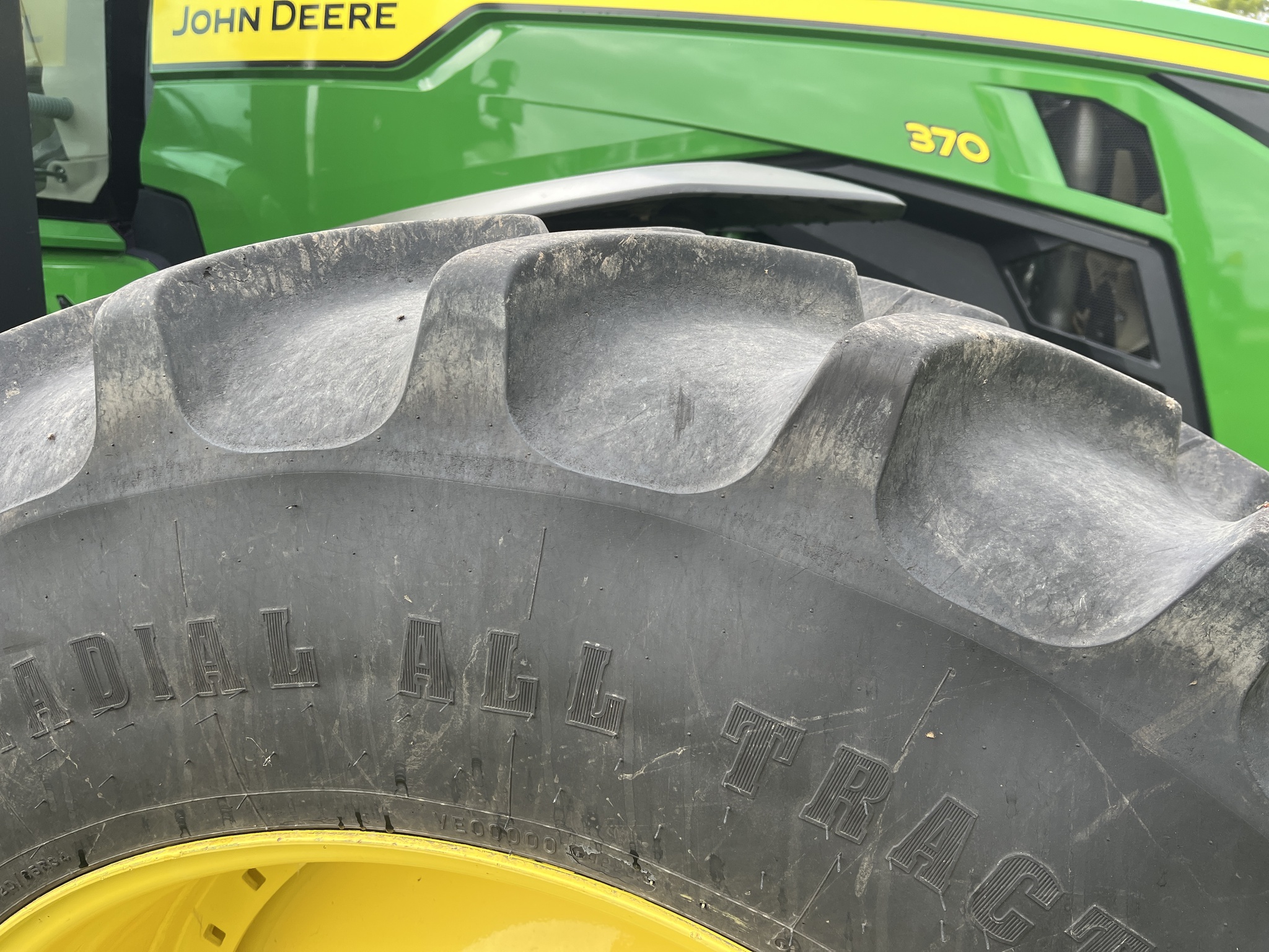  2023 John Deere 8R 370 at Heritage Tractor in Kewanee, IL