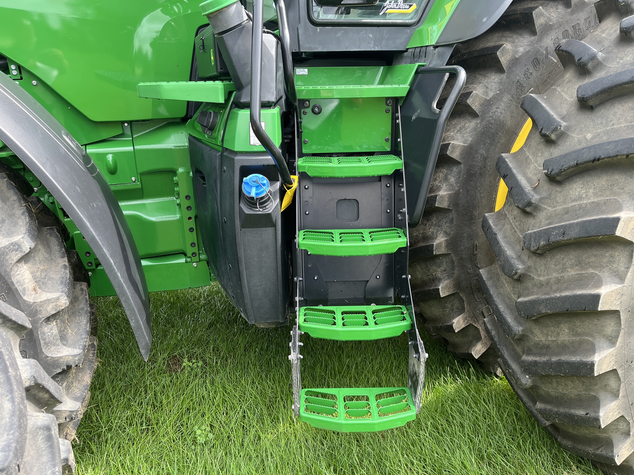  2023 John Deere 8R 370 at Heritage Tractor in Kewanee, IL
