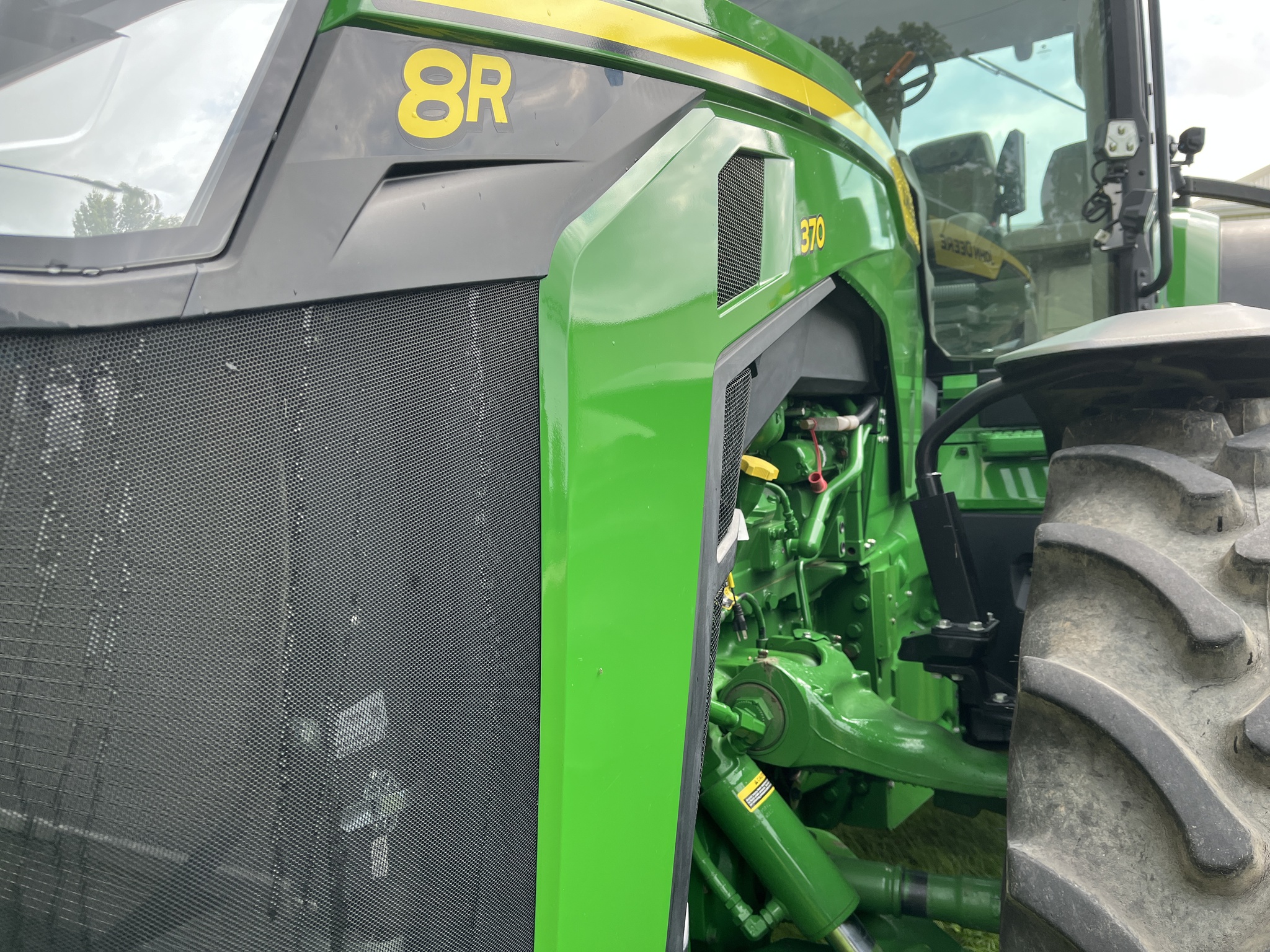  2023 John Deere 8R 370 at Heritage Tractor in Kewanee, IL
