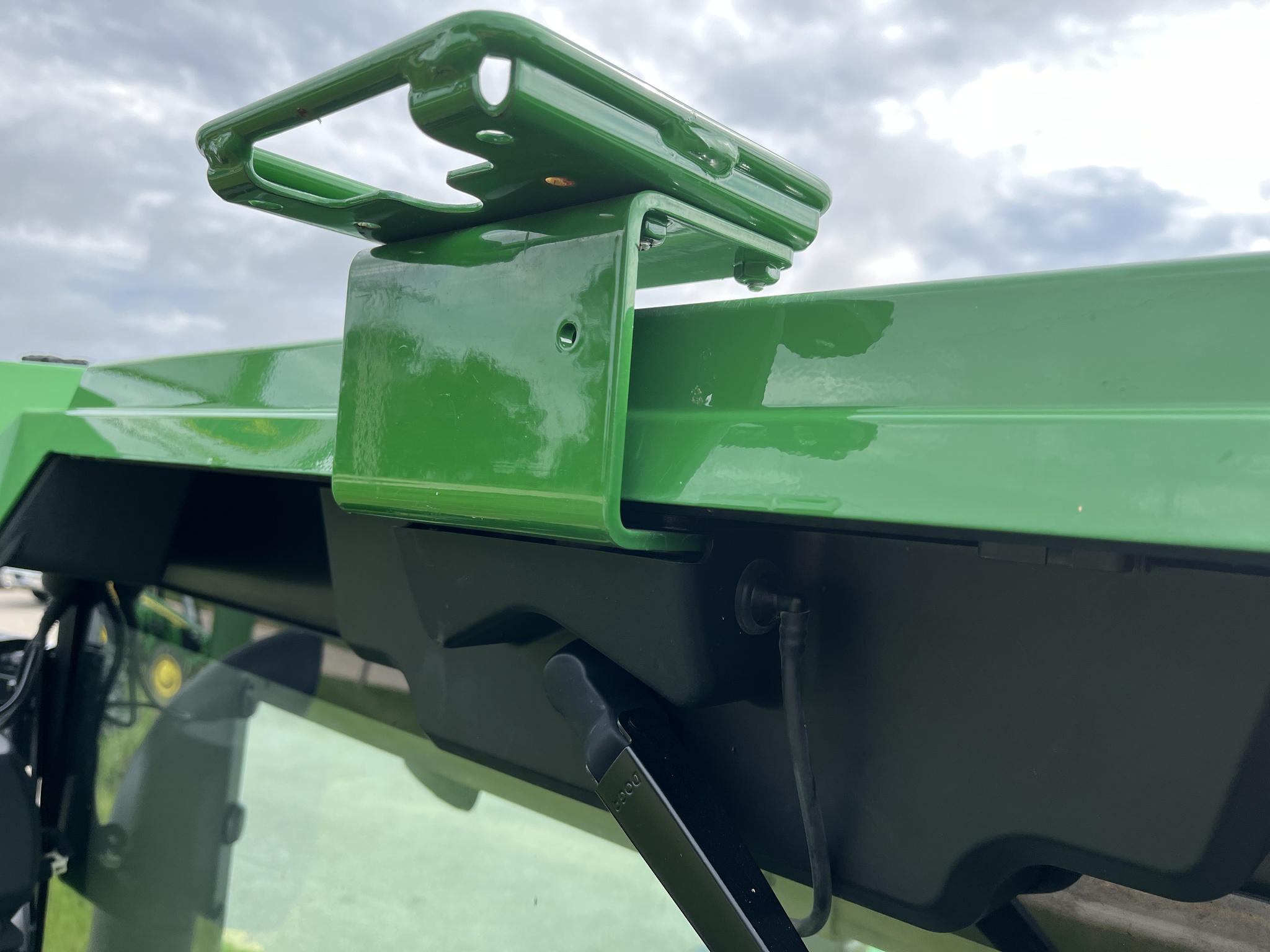  2023 John Deere 8R 370 at Heritage Tractor in Kewanee, IL