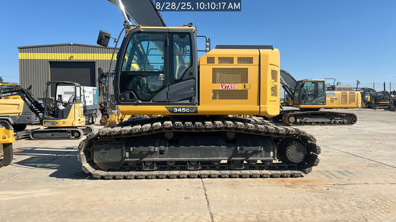 Photo of a 2022 John Deere 345GLC