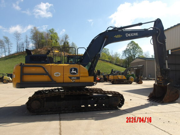 Photo of a 2024 John Deere 250P