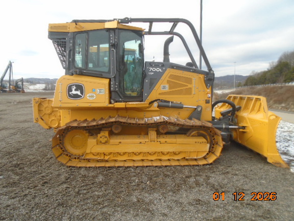 2024 John Deere 700L