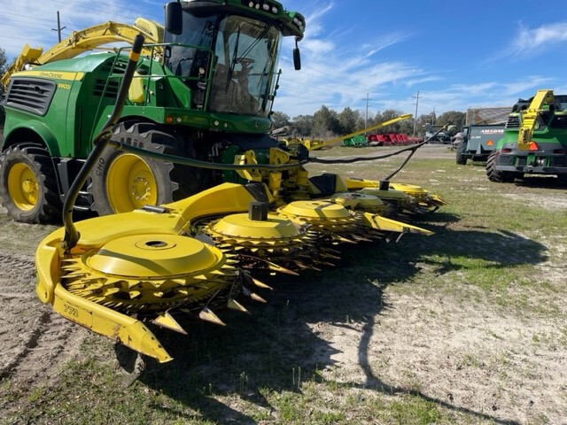 2022 John Deere 772 Image 2