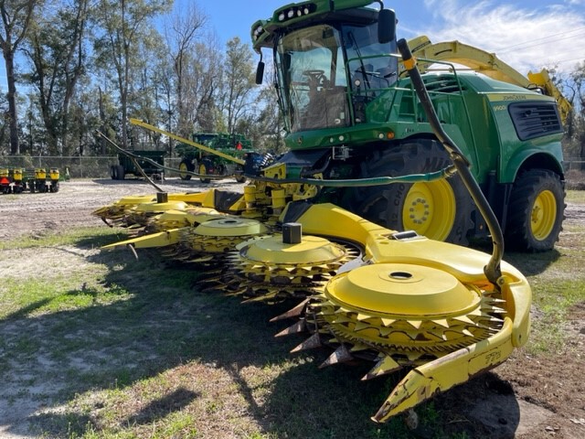 2022 John Deere 772 Image 1
