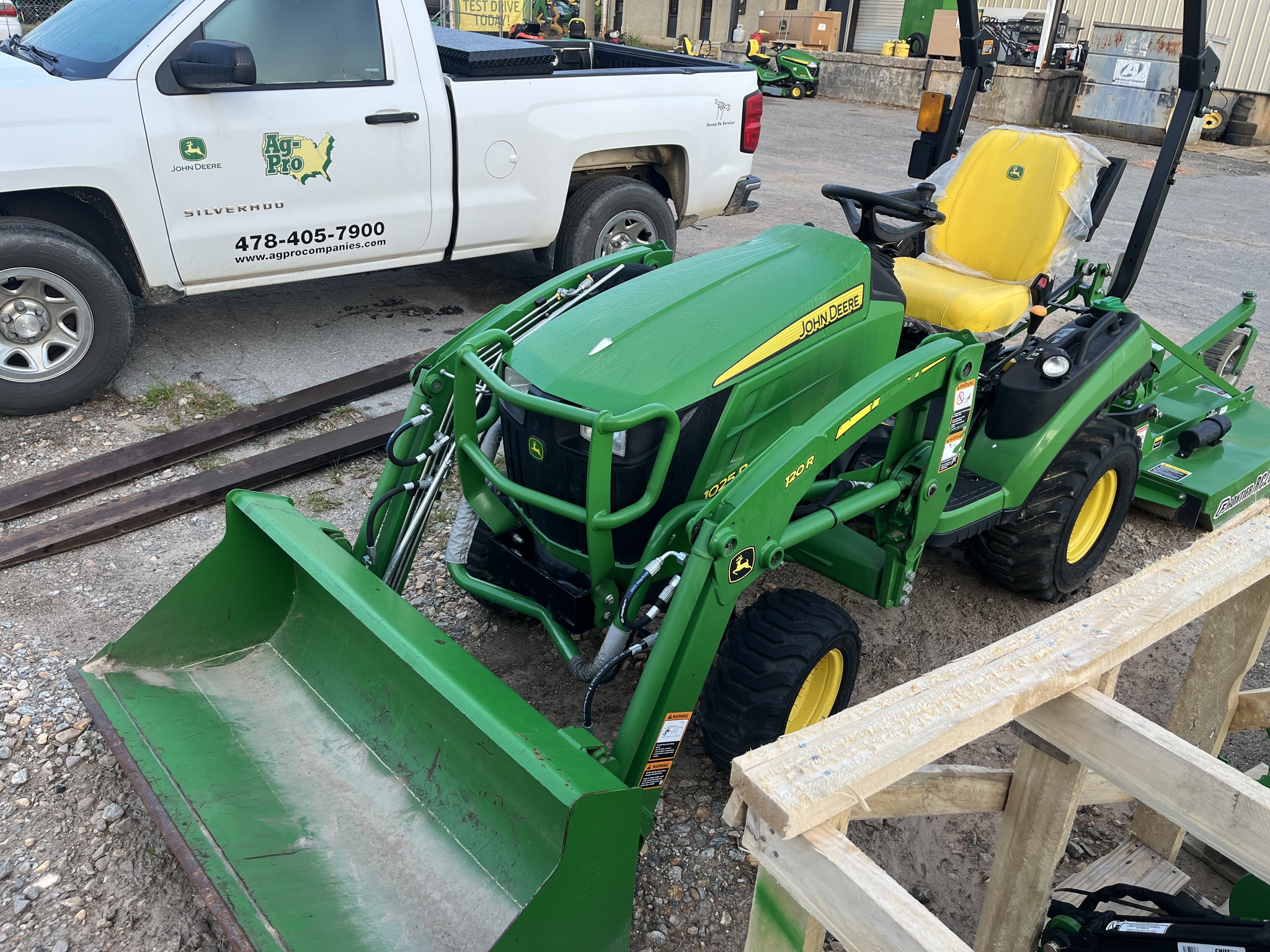 2021 John Deere 1025R Image 2