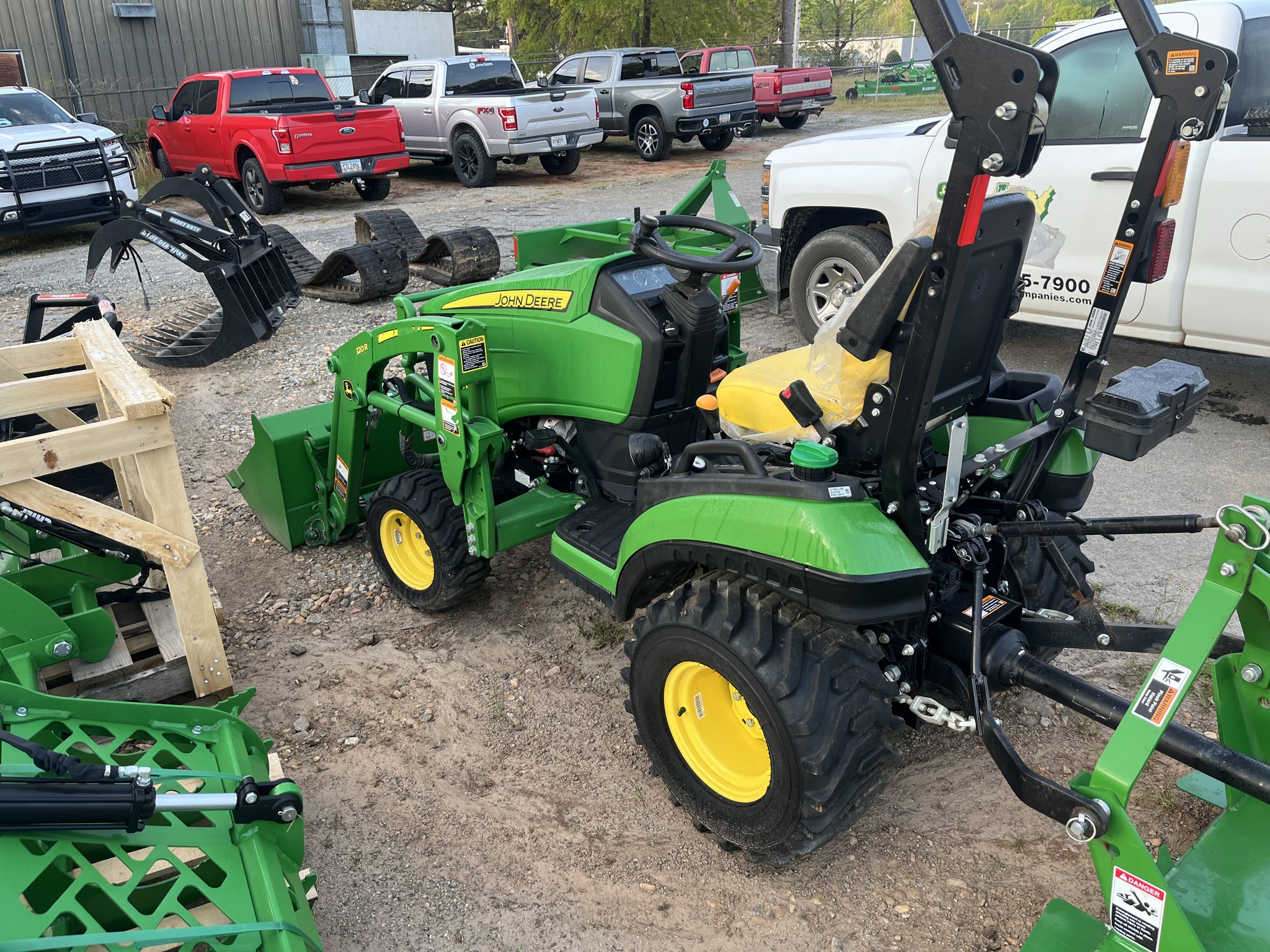 2021 John Deere 1025R Image 3