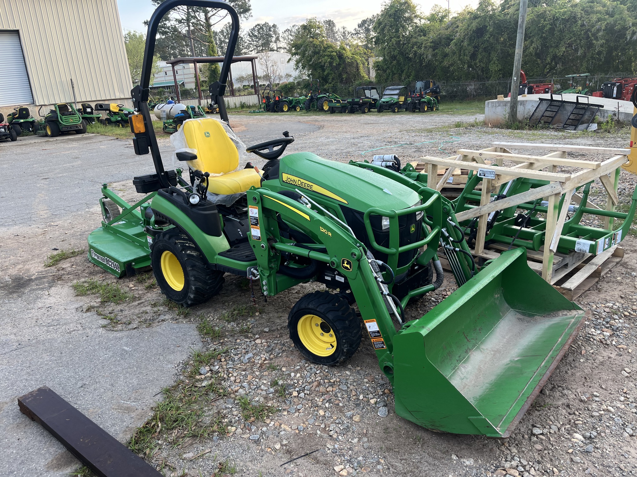 John Deere 1025R Hard Cab 81 - wm0cvqp