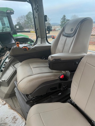 2023 John Deere 8R 370