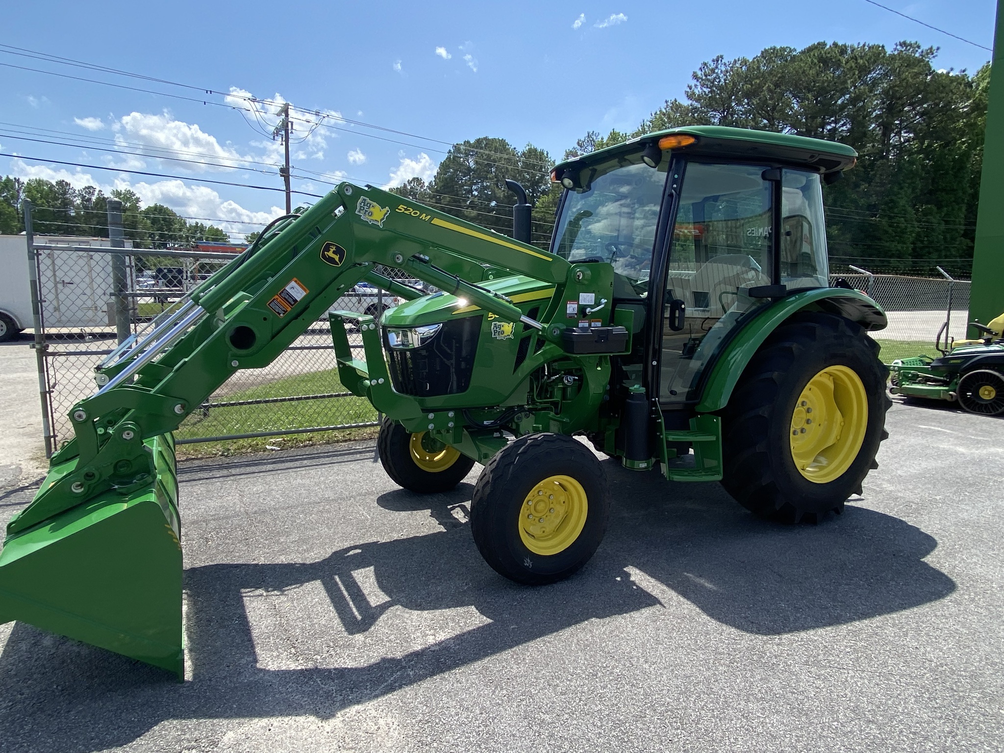 2023 John Deere 5075E Image 2
