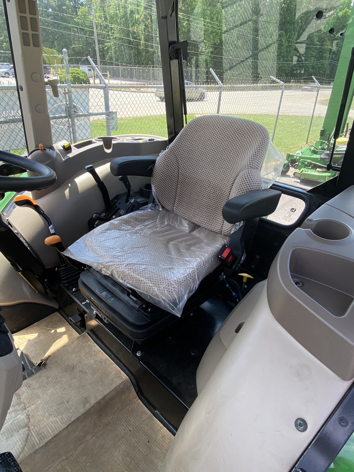 2023 John Deere 5075E Image 8