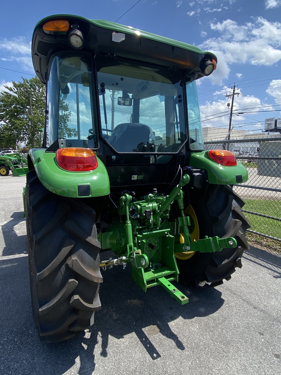 2023 John Deere 5075E Image 5
