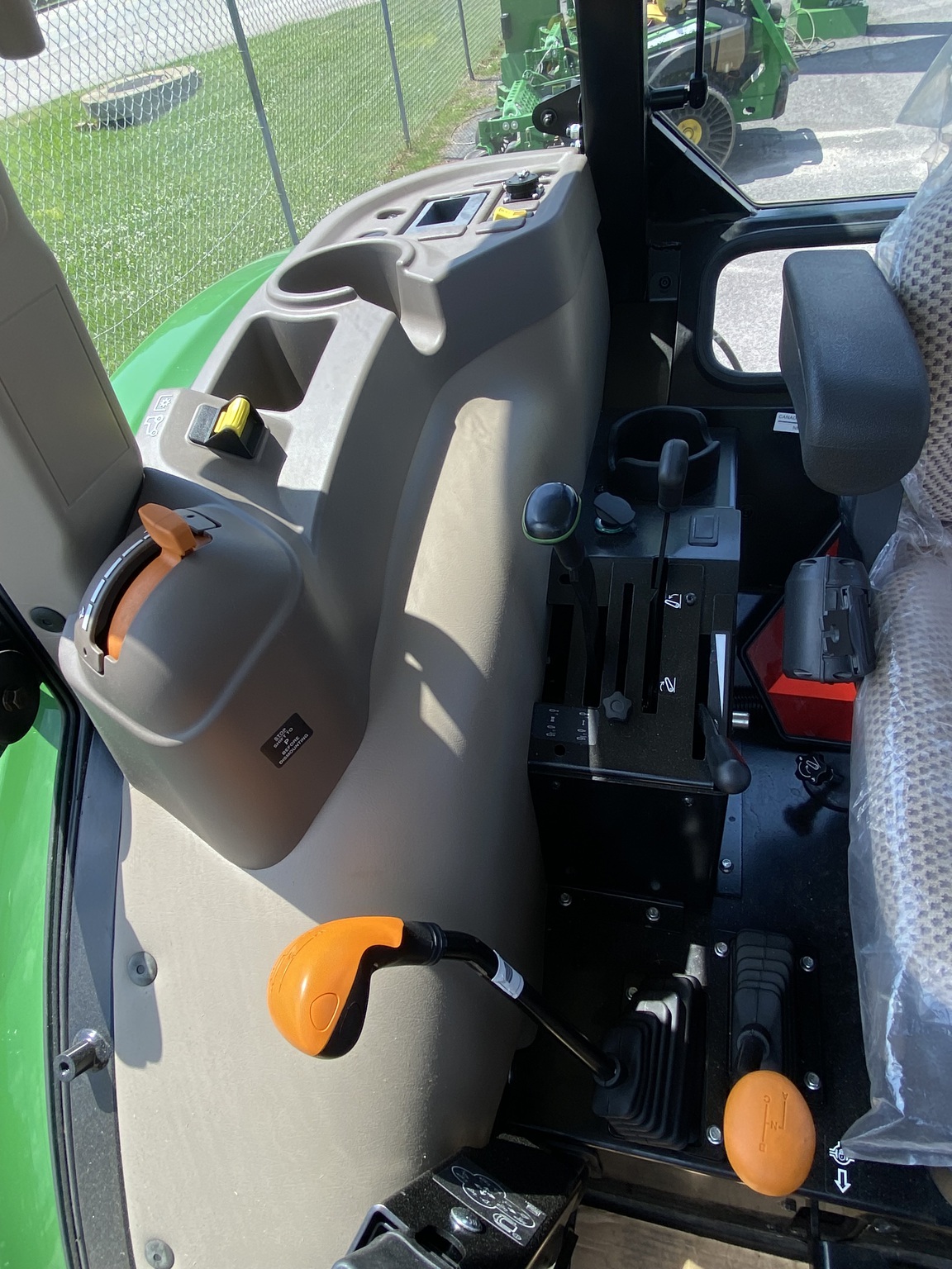 2023 John Deere 5075E Image 7