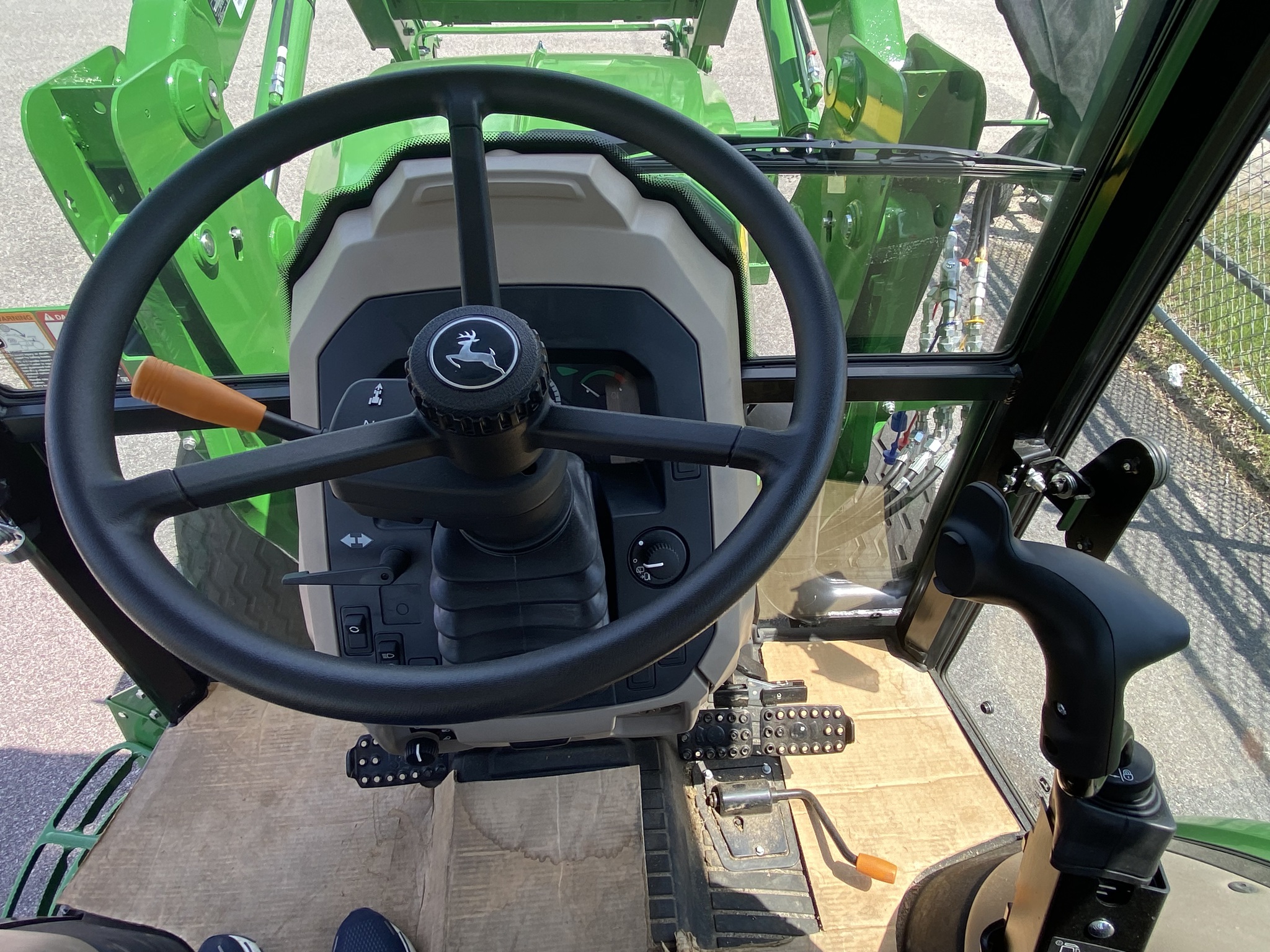 2023 John Deere 5075E Image 6