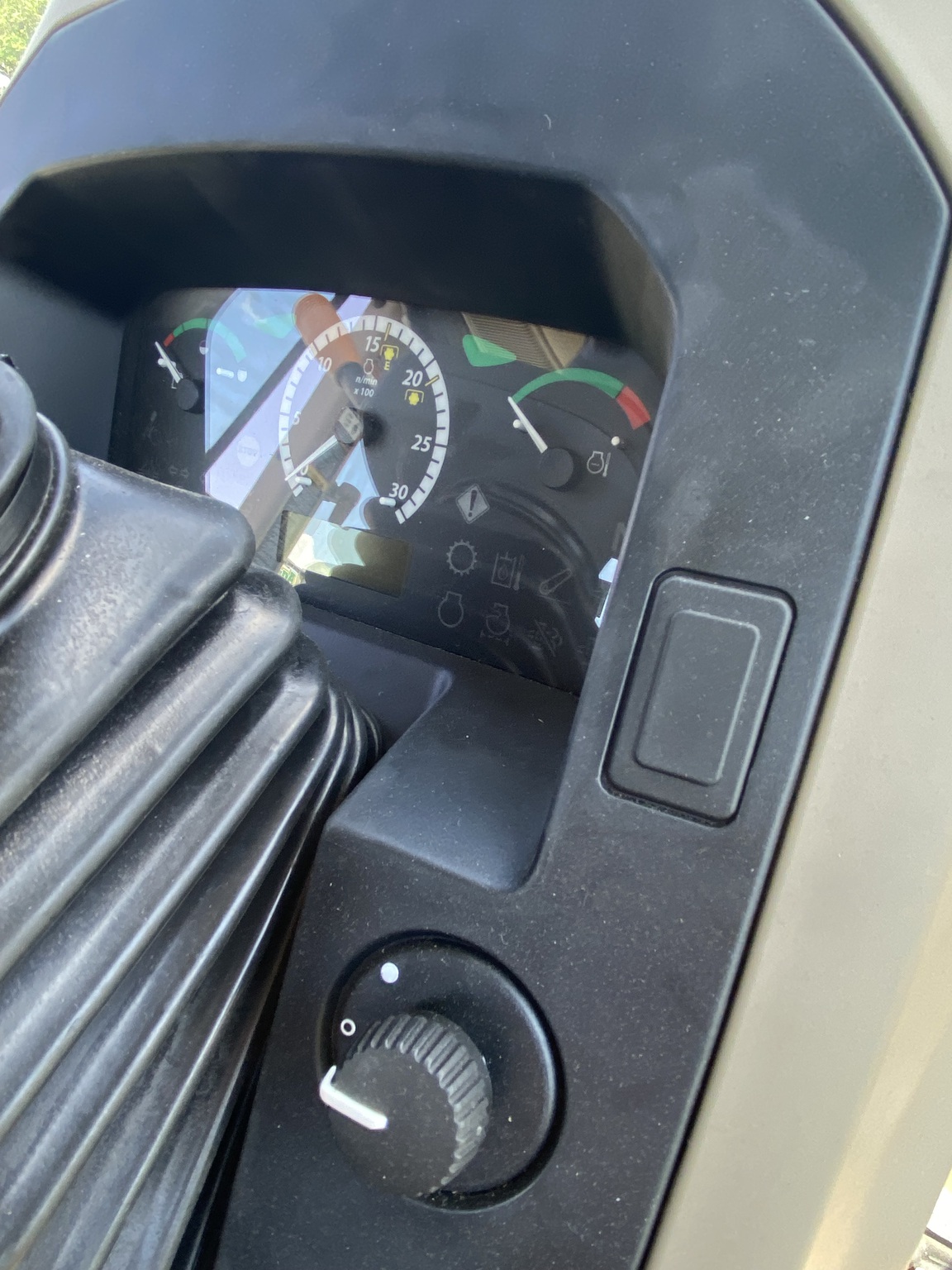 2023 John Deere 5075E Image 10