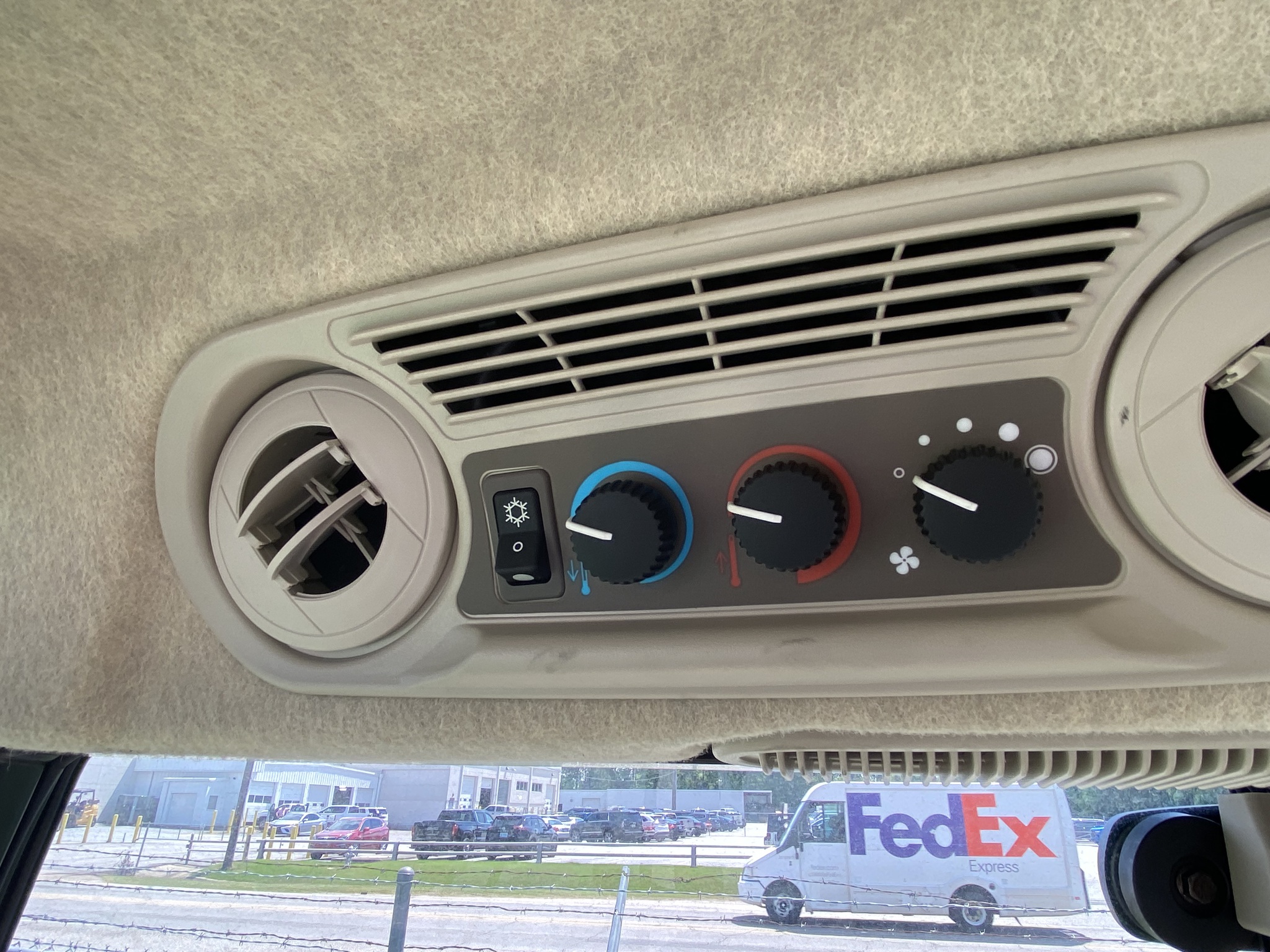 2023 John Deere 5075E Image 9