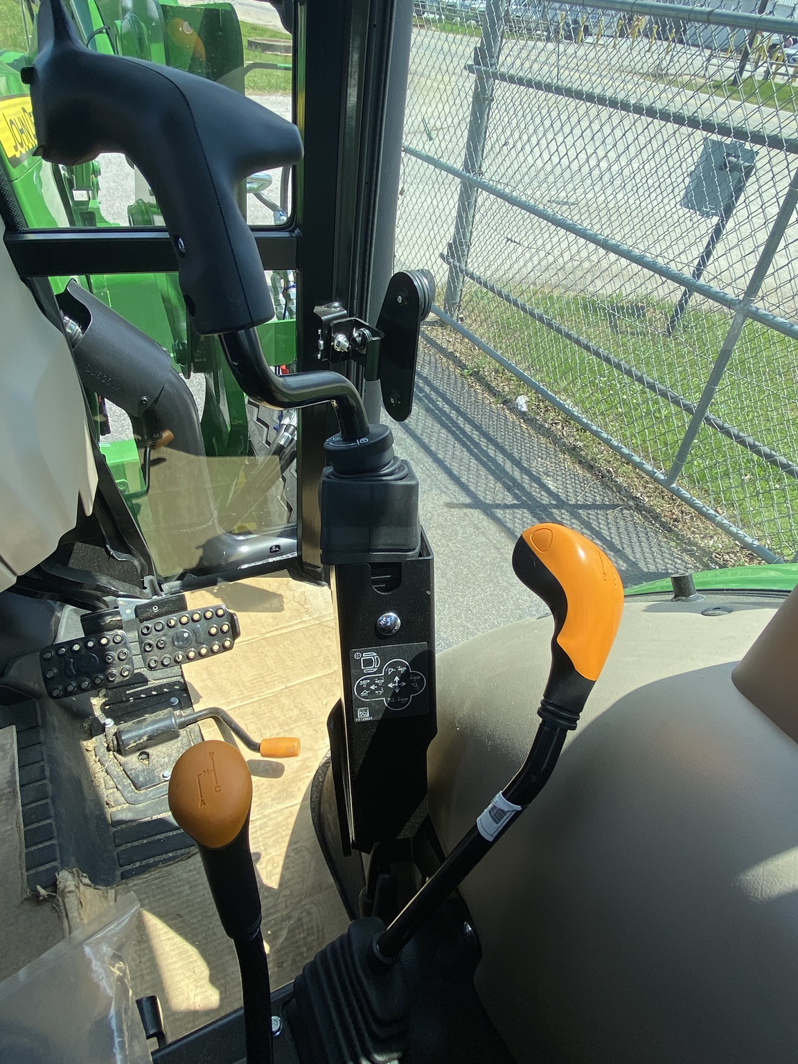 2023 John Deere 5075E Image 11