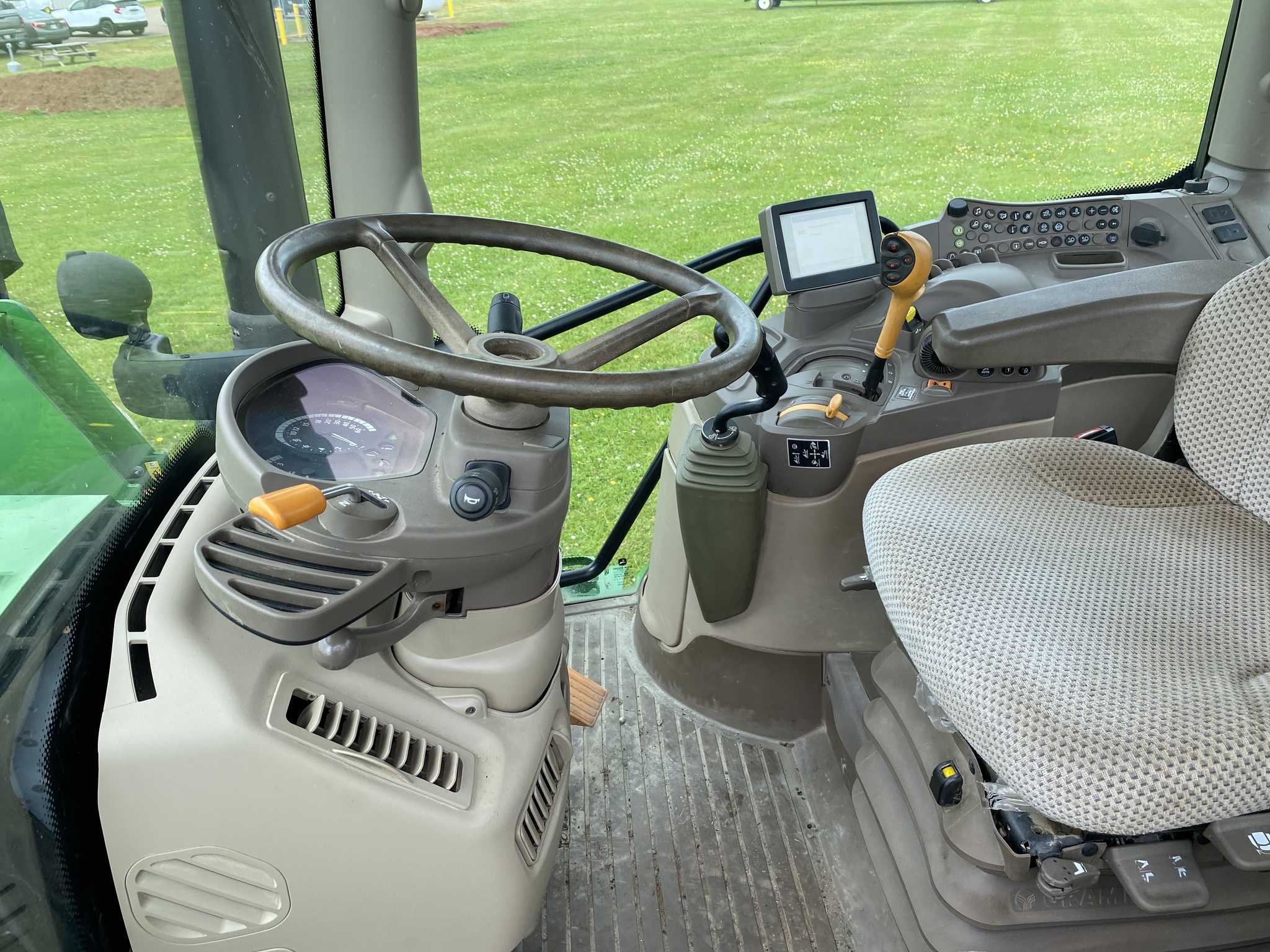 2016 John Deere 6130R Image 29