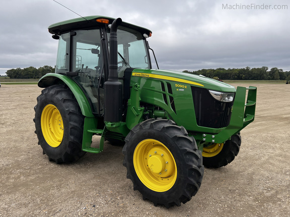  John Deere 5090E