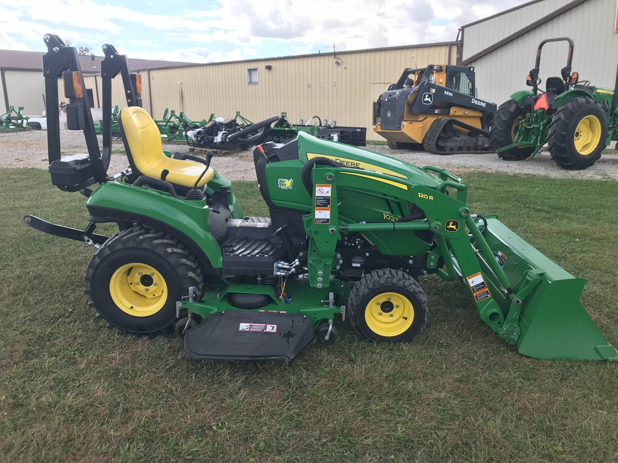 2021 John Deere 1023E Image 2