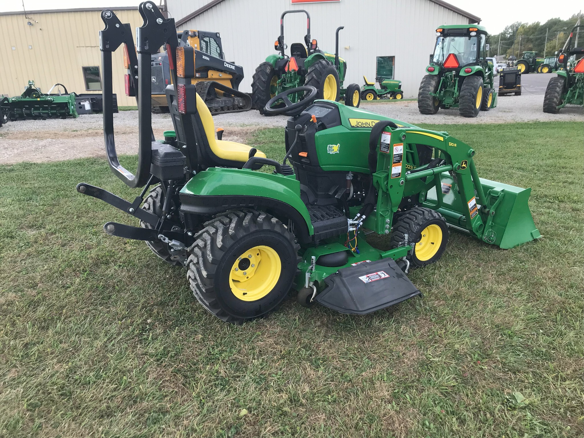2021 John Deere 1023E Image 3
