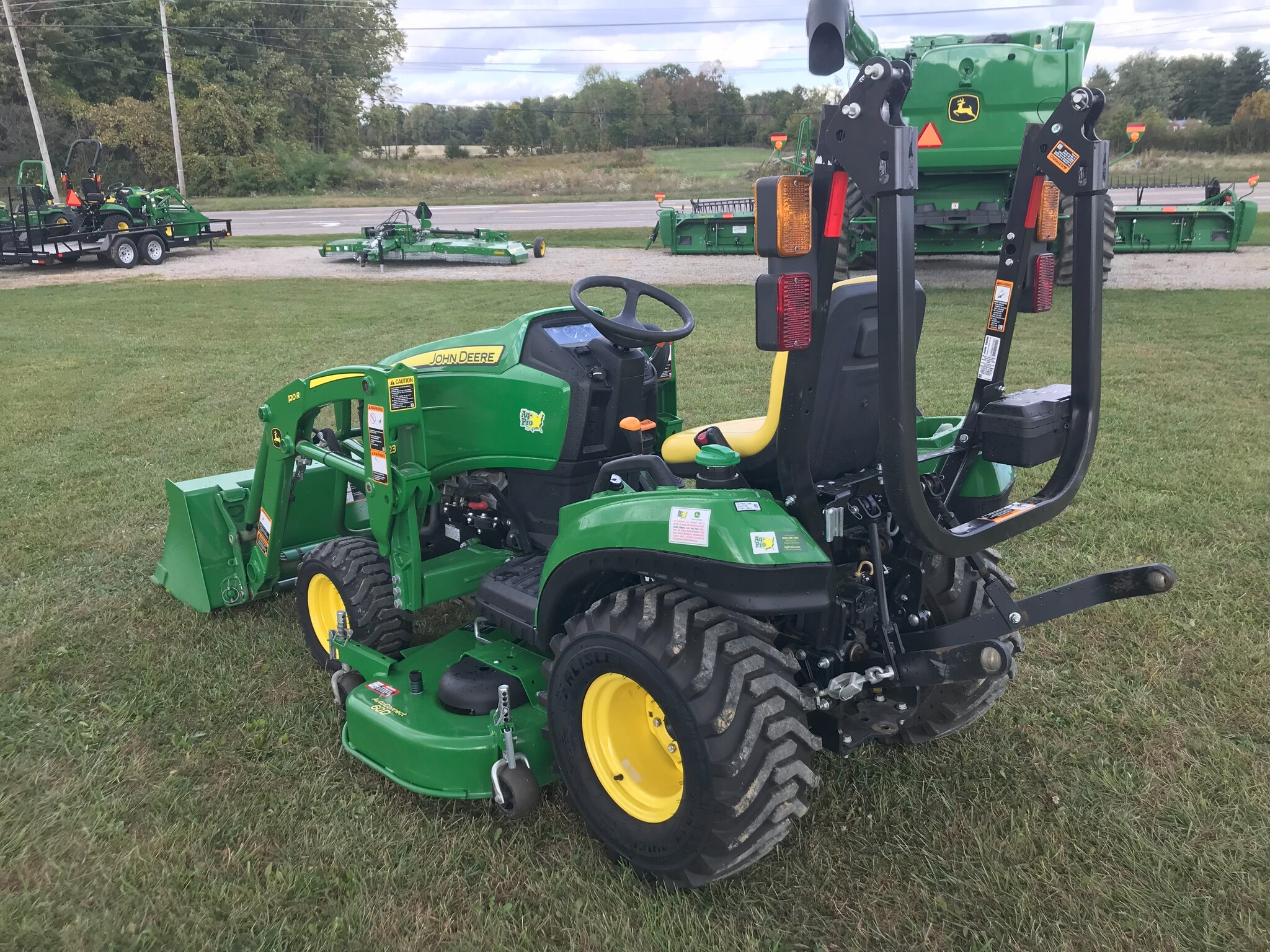 2021 John Deere 1023E Image 6
