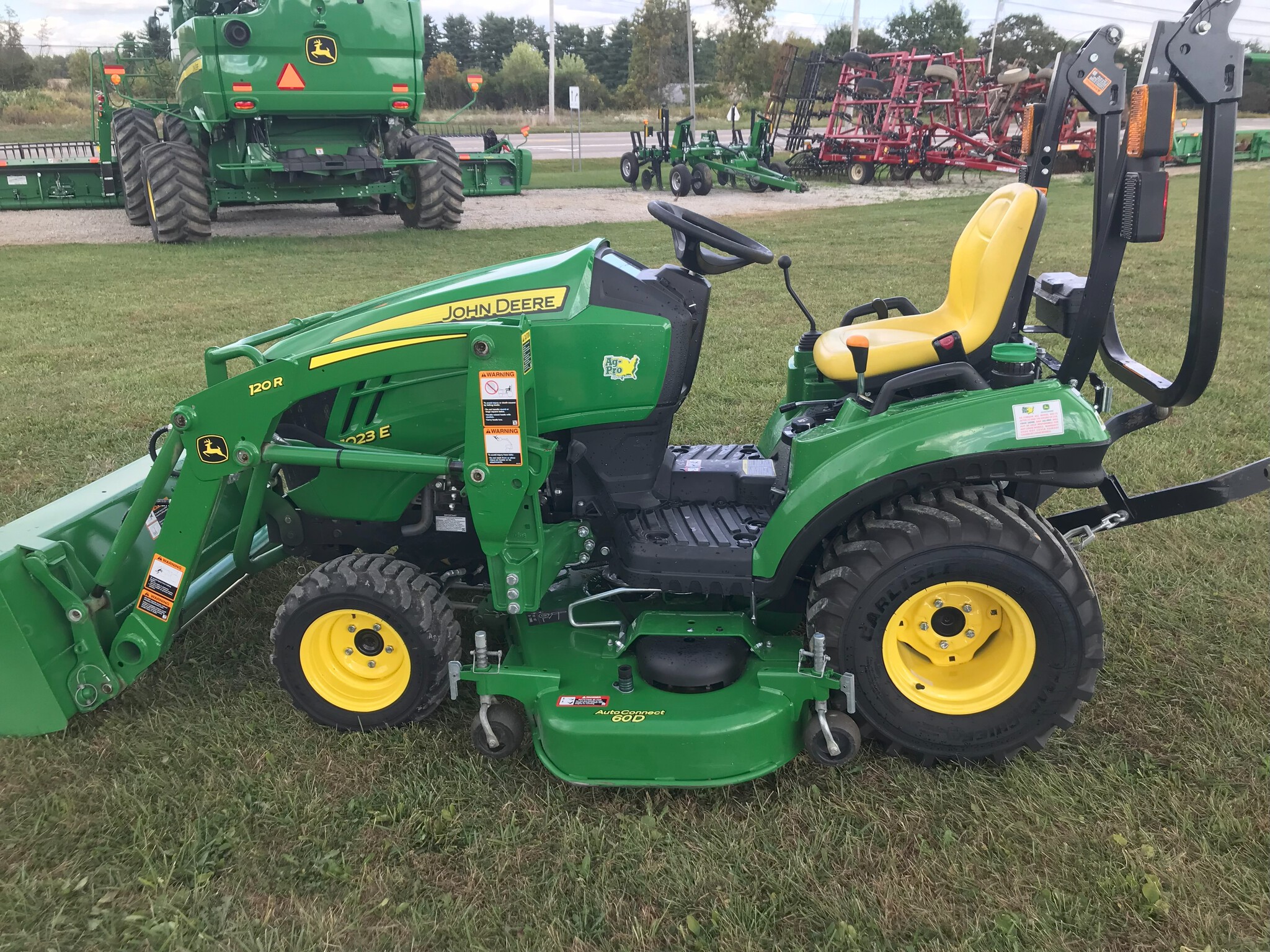 2021 John Deere 1023E Image 7