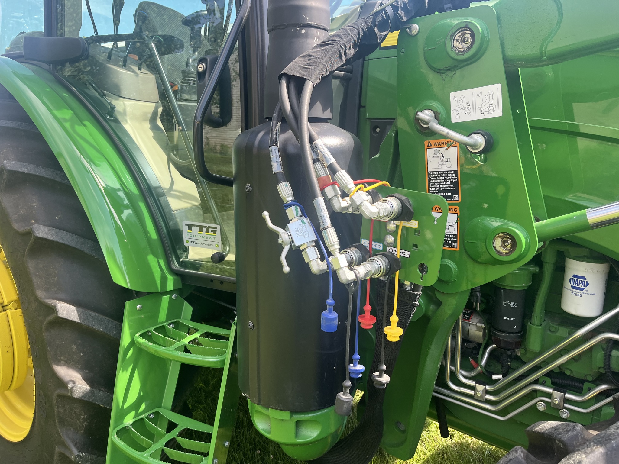 2020 John Deere 6120E Image 24