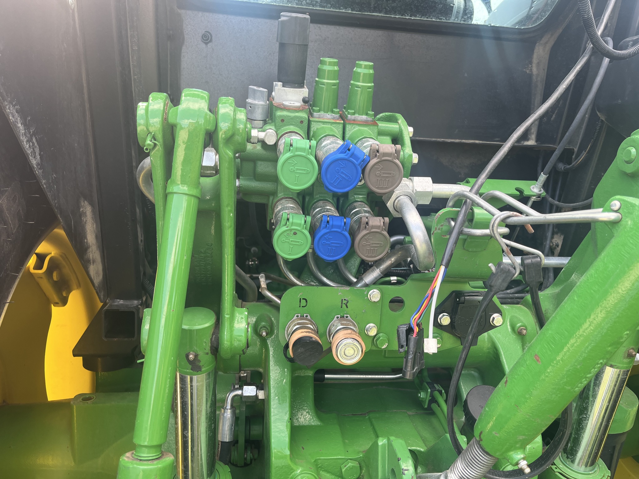 2020 John Deere 6120E Image 21