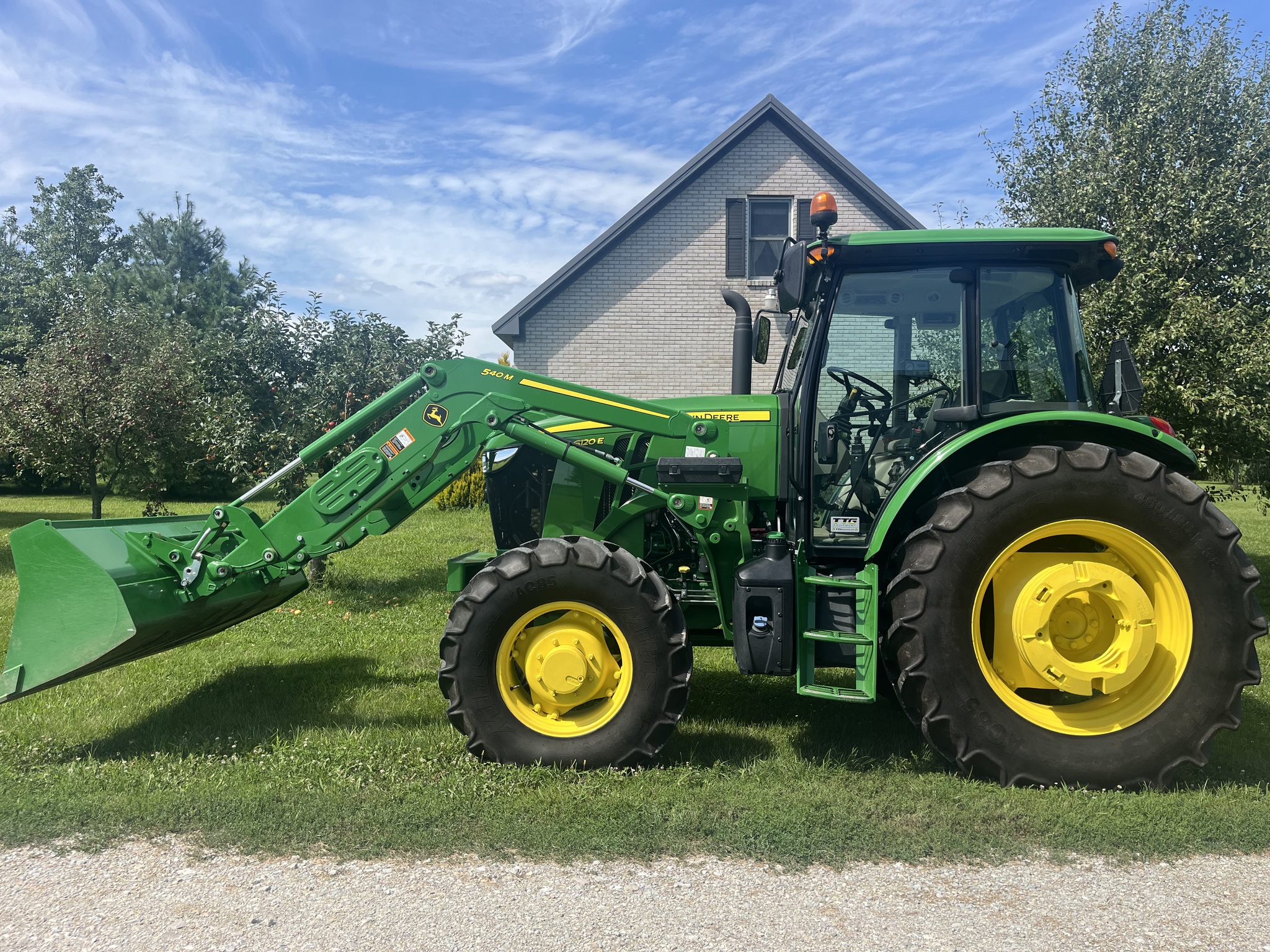 2020 John Deere 6120E Image 3