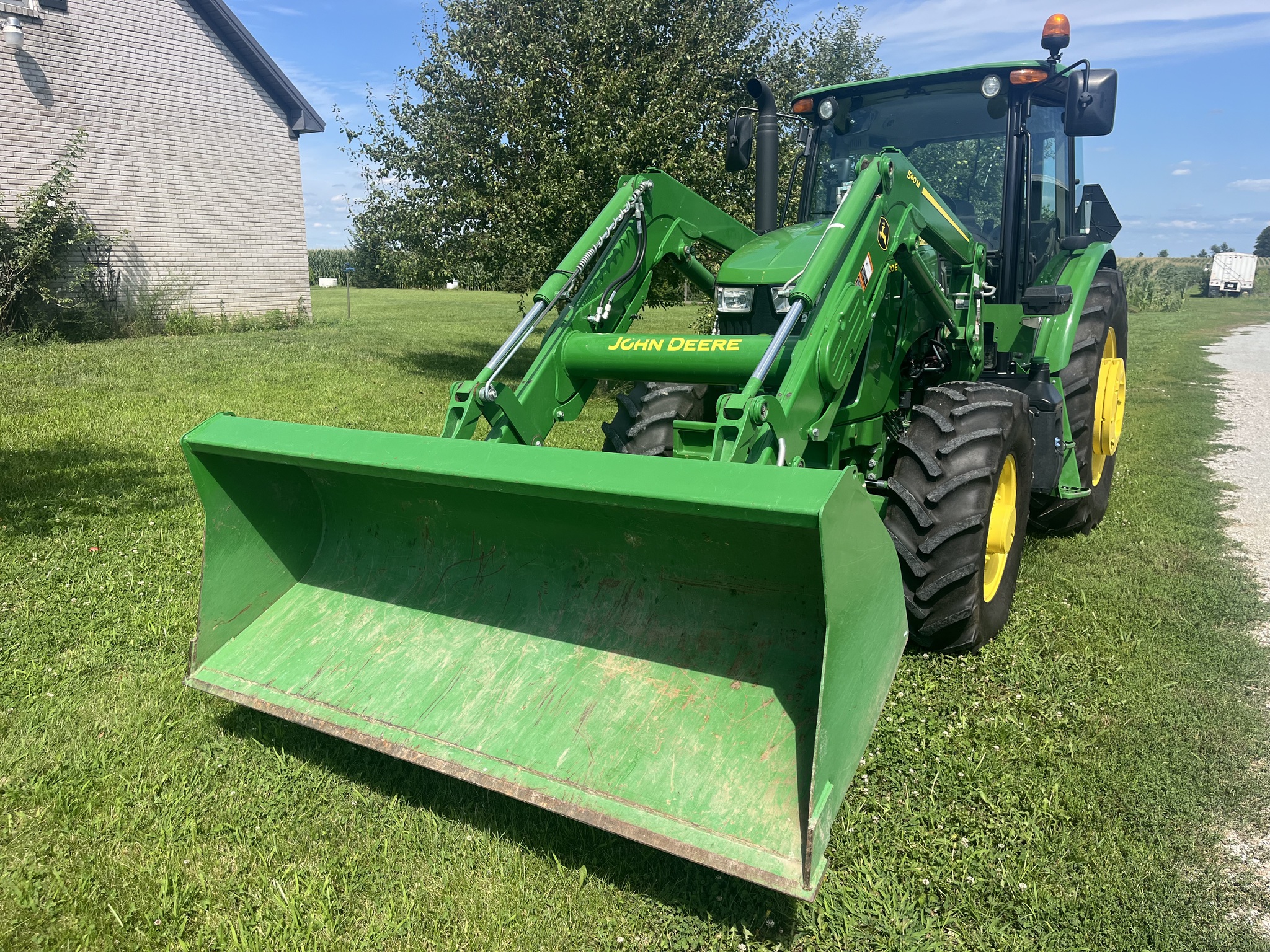 2020 John Deere 6120E Image 6