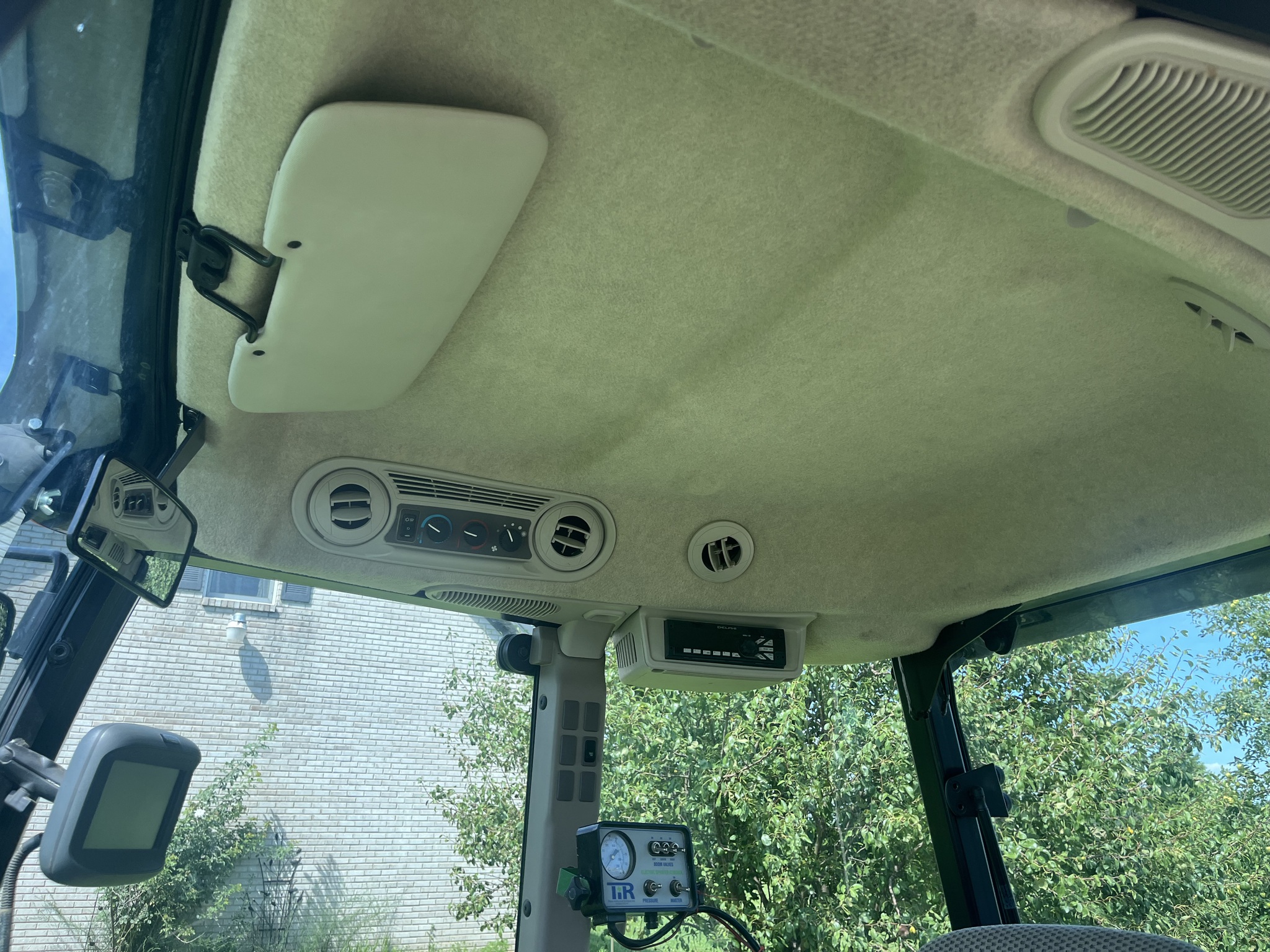 2020 John Deere 6120E Image 15