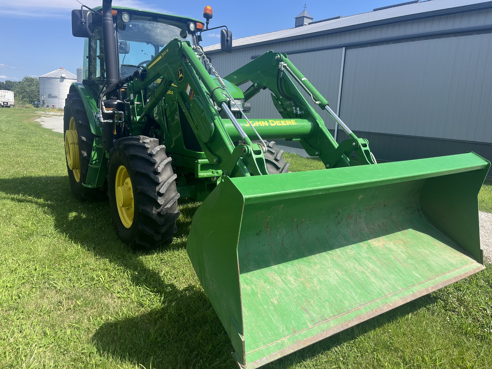 2020 John Deere 6120E Image 8