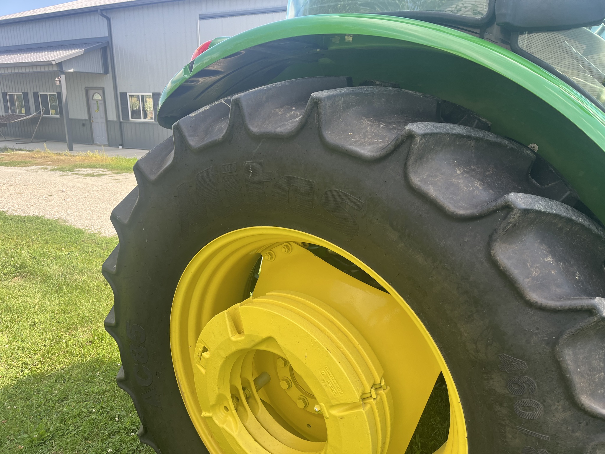 2020 John Deere 6120E Image 23